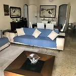 Amplo Apartamento, Moderno, Ventilado, Impecavel.