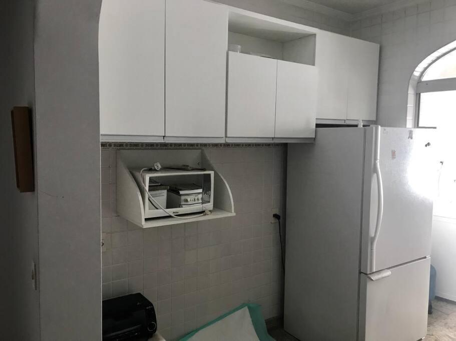 Amplo Apartamento, Moderno, Ventilado, Impecavel. * Guaruja